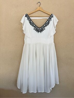 TORRID White Gauze Embroidered Smocked Dress Sz 1 = 14/16